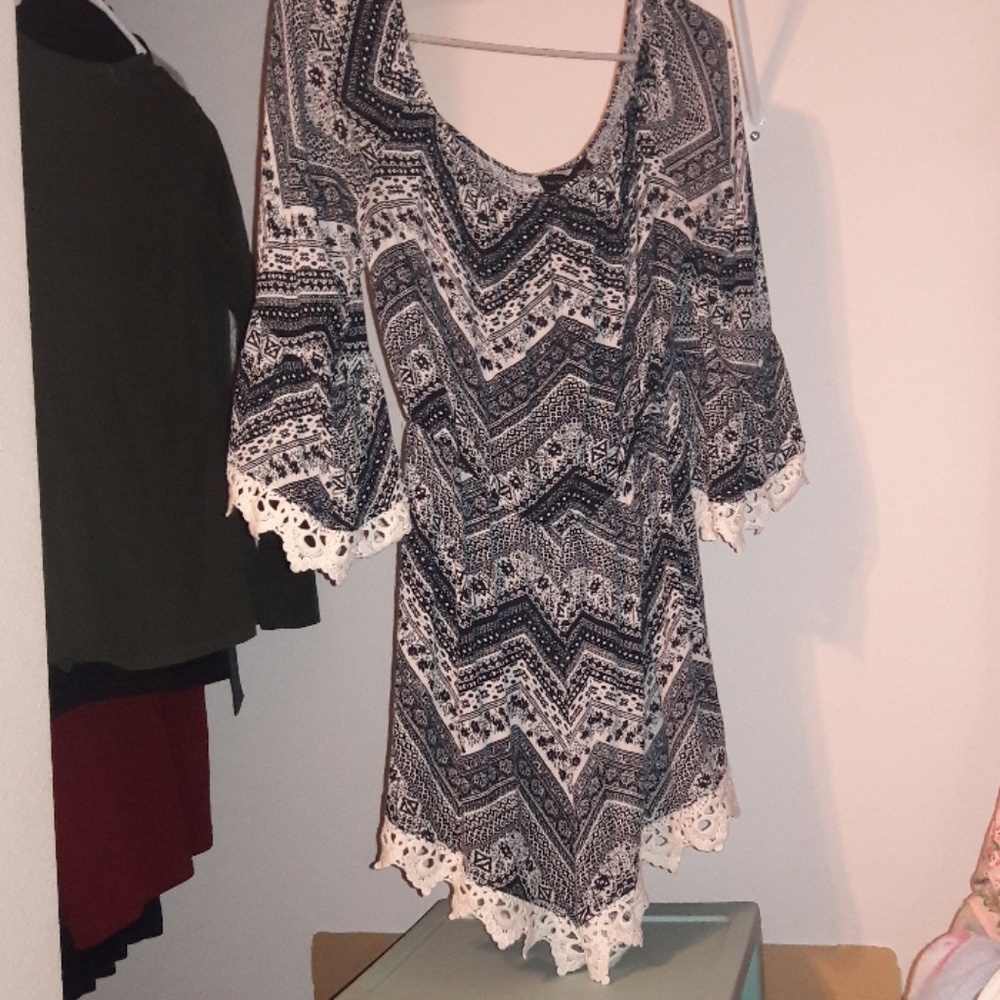A Beautifully Artistic Romper!🖤